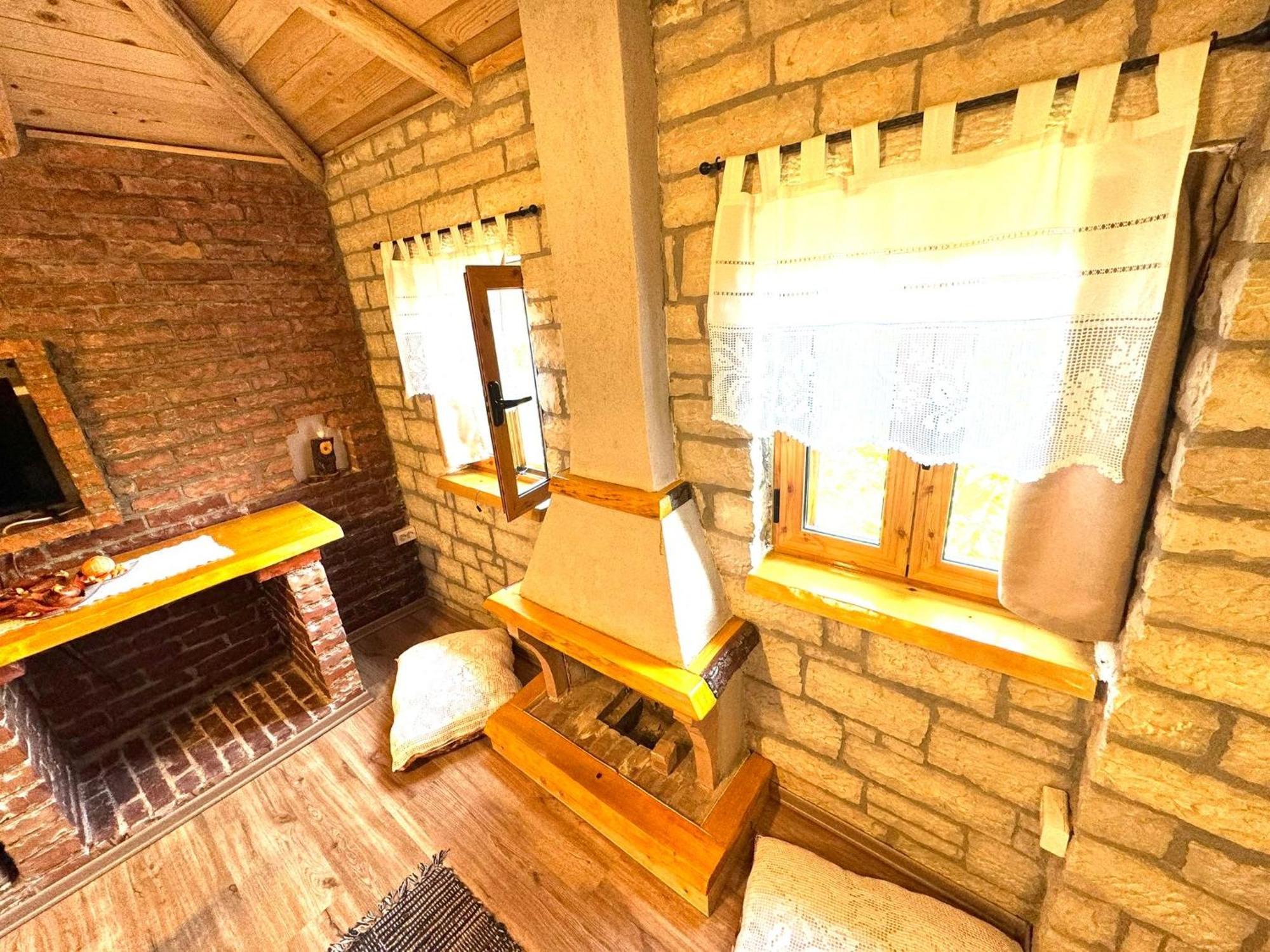 Villa Muzhaqi Nivice ภายนอก รูปภาพ
