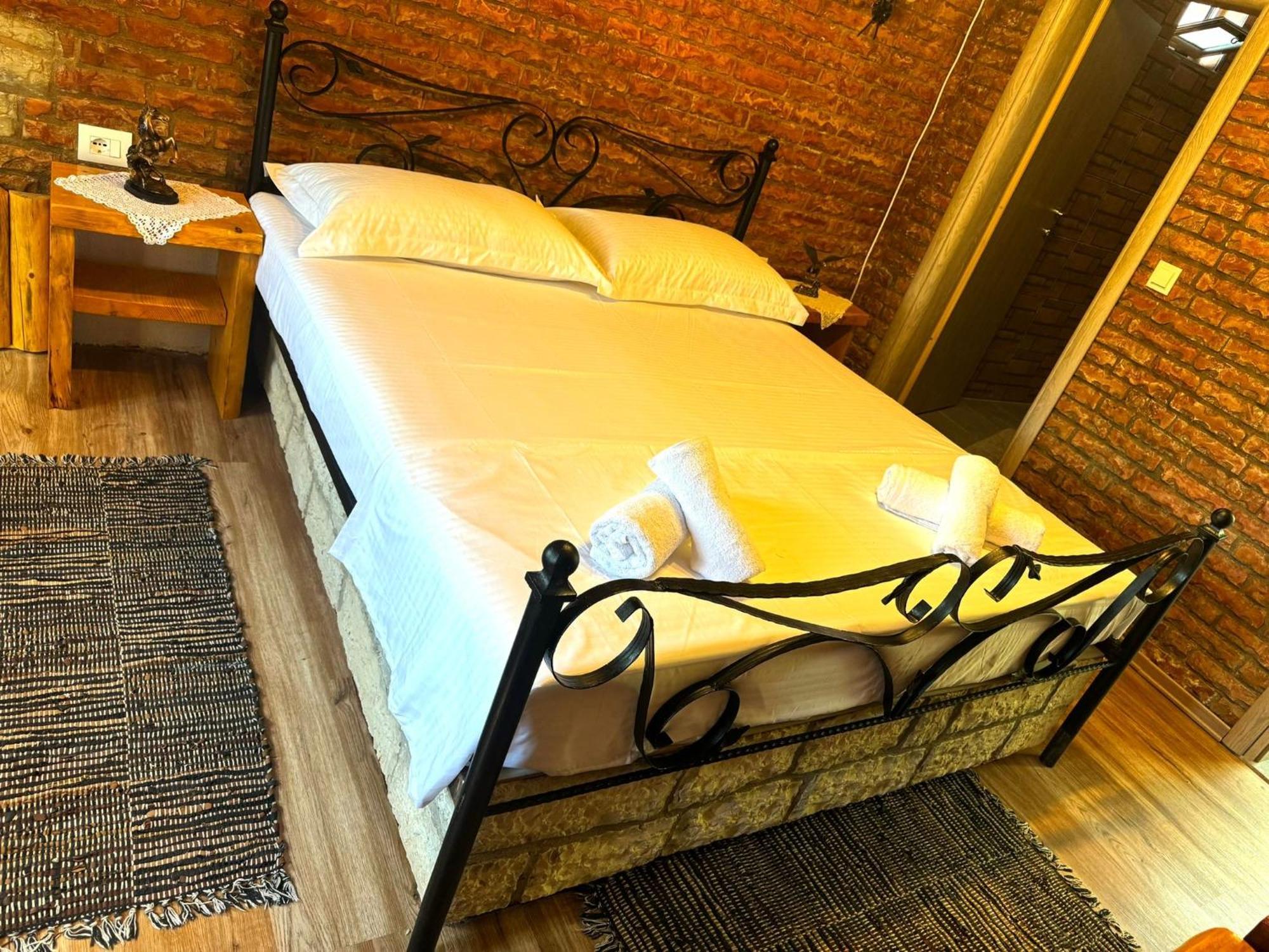 Villa Muzhaqi Nivice ภายนอก รูปภาพ